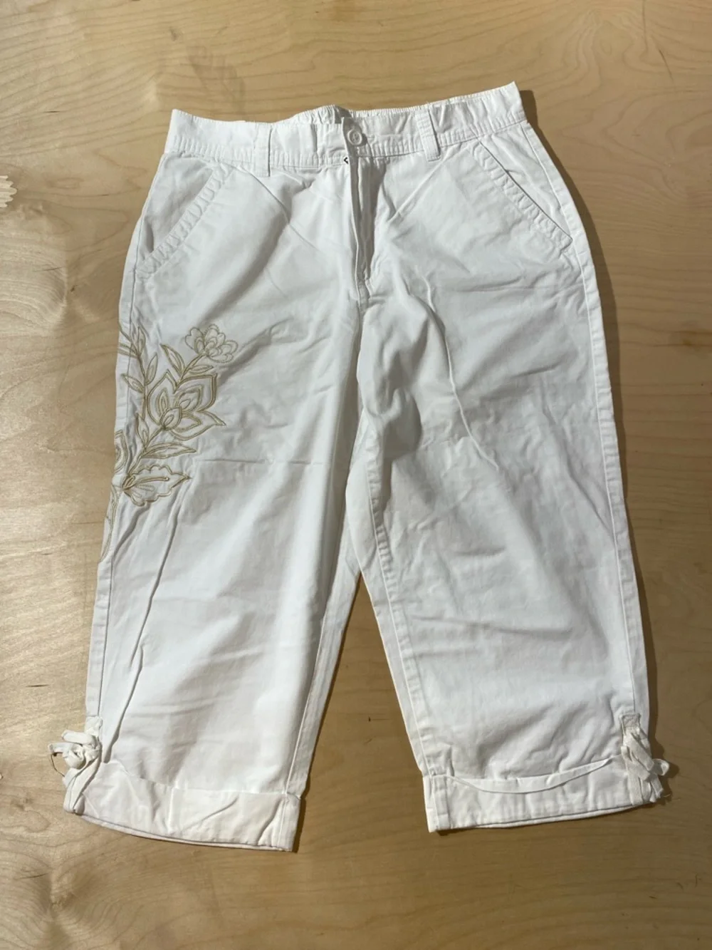 Basic Editions White Capris Pants with Tie Hem Medium (RD)